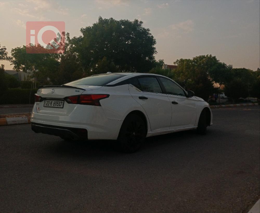 نيسان ألتيما